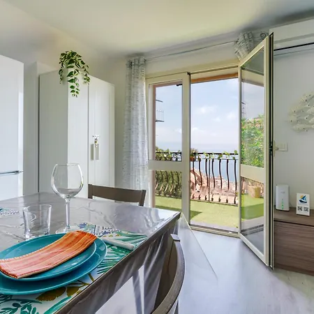 La Goccia Sul Mare Lejlighed Letojanni